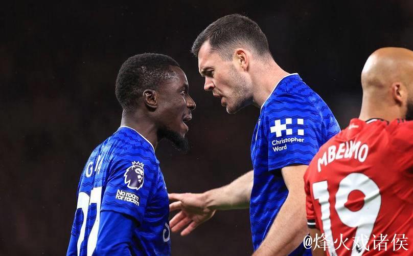 内维尔:阿莫林改用442战术十分明智,球迷对表现感到满意 内维尔:阿莫林改用442战术十分明智,球迷对表现感到满意